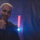 Imagen para el artículo titulado El primer adelanto de lo nuevo de DC, Birds of Prey, parece el anuncio de una discoteca en Ibiza